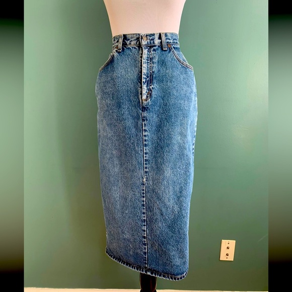 VINTAGE 90s LEVIS STRAIGHT MIDI SKIRT.